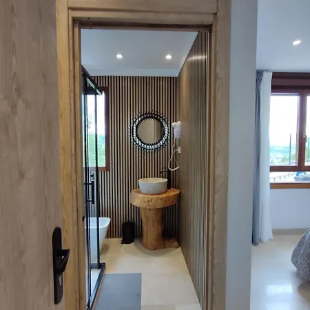 Con Hermosas Vistas A