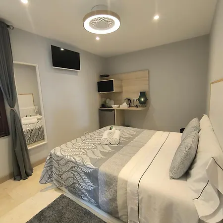 Con Hermosas Vistas A *