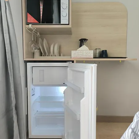 Con Hermosas Vistas A *