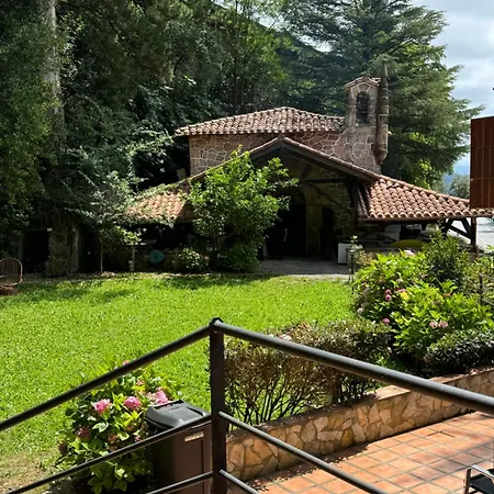 Con Hermosas Vistas A *