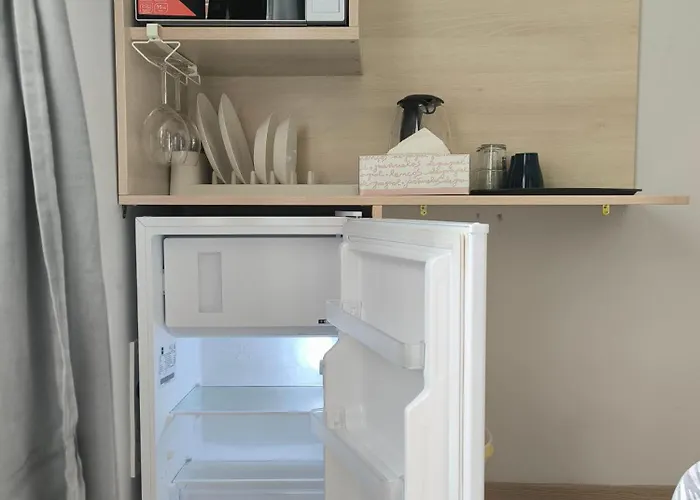 Con Hermosas Vistas A *