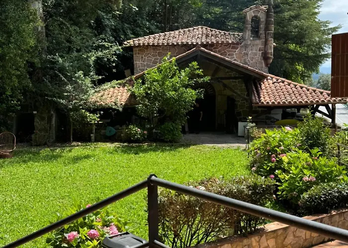 Con Hermosas Vistas A *